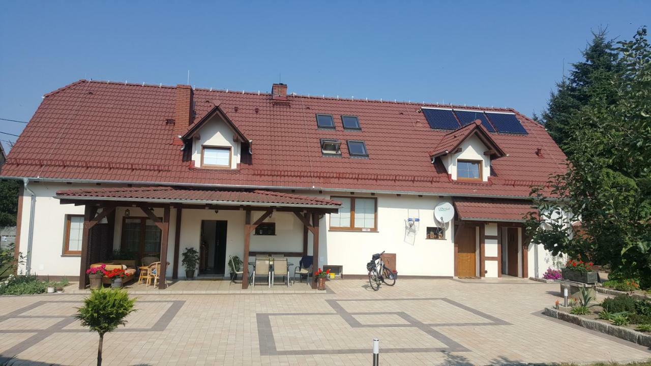 Cudowny Zakatek Z Ogrodem I Basenem Apartment Bukwica  Luaran gambar
